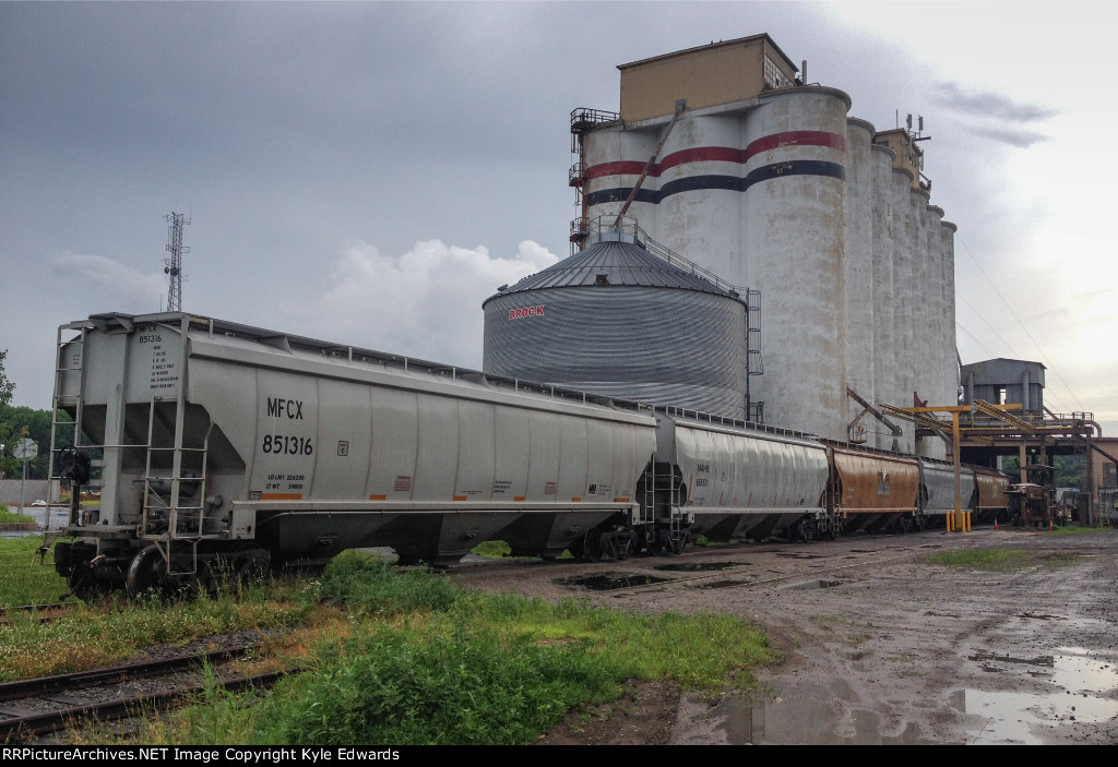 MFCX Covered Hopper #851316