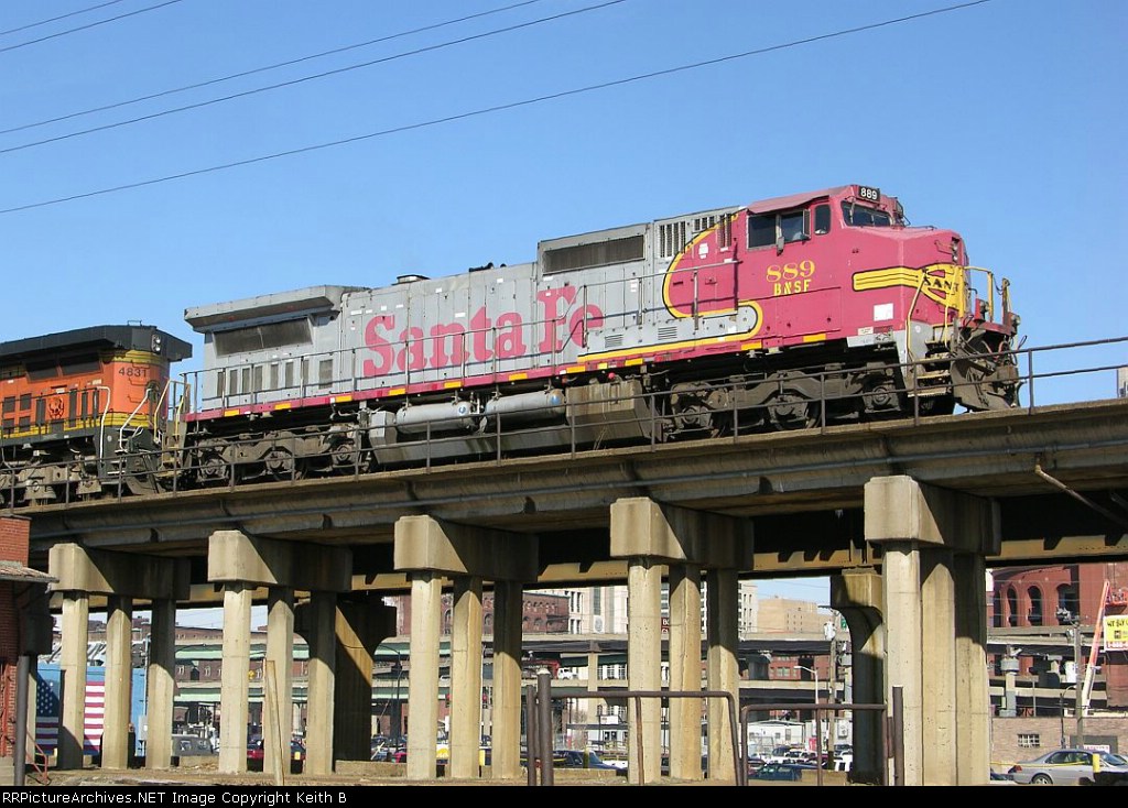 BNSF 889