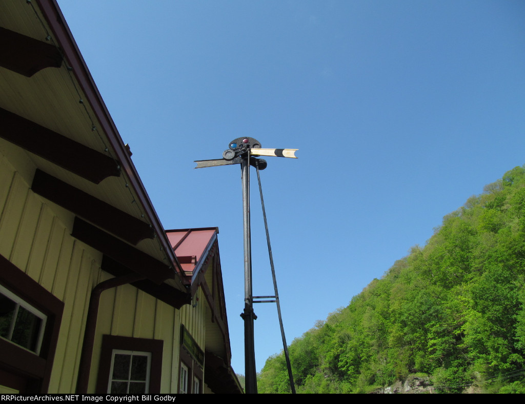Semaphore outside depot