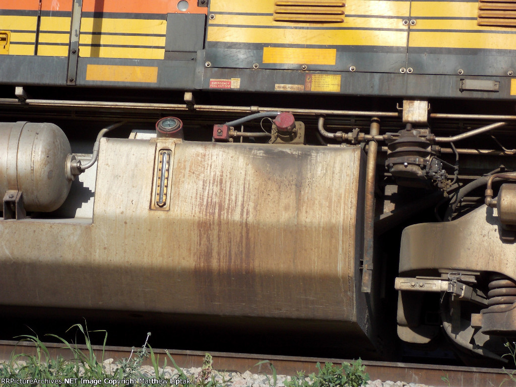 Interesting fuel tank weathering / spillage