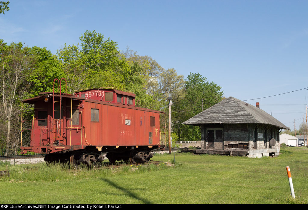 WE 557731 caboose and passenger Station