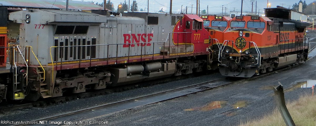 BNSF 777 - BNSF 1025 - BNSF 1107 