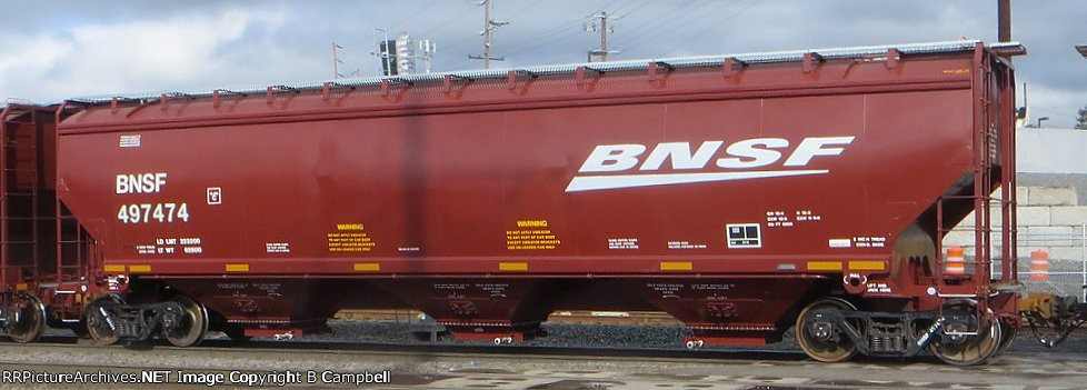 BNSF 497474 in nifty new BNSF speed stripe livery 