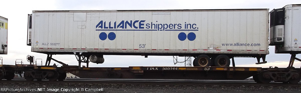 TTAX 555144 spine car with Alliance Shippers pig ( ALLZ 553277 ) 