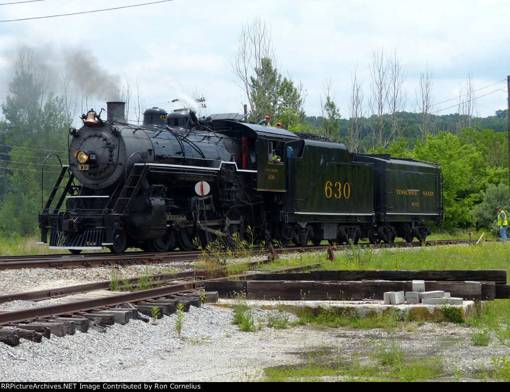 Southern 630 moving in Oneida Yard