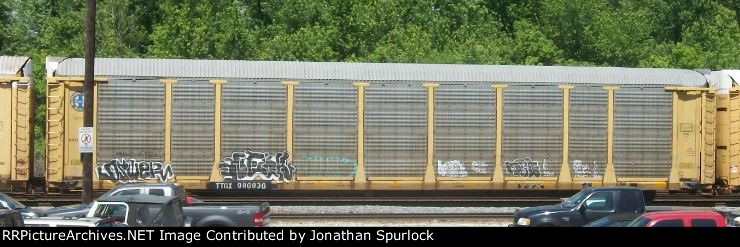 TTGX 986836, with BNSF rack (second view)