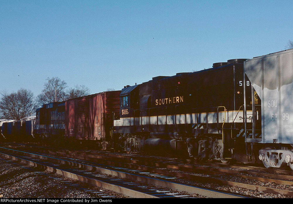 SOU 5186 preparing to leave Blacksburg for Shelby