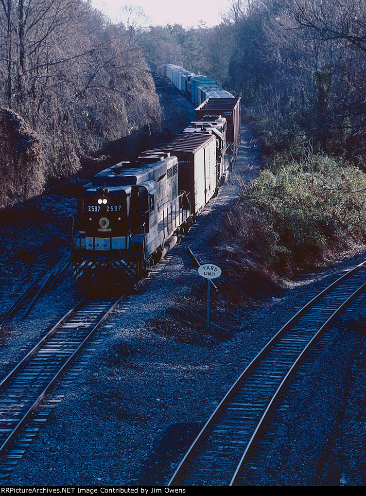 SOU 2597 leaving Blacksburg. The track going off to the right is the SB line to Kings Creek. It used to go all the way to Rock Hill and further.