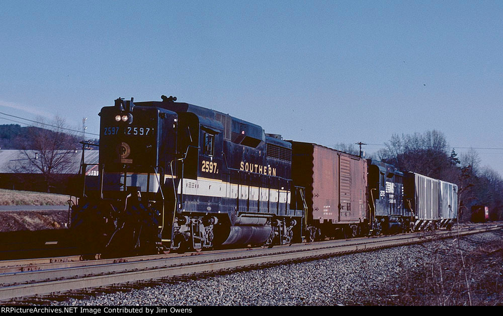 SOU 2597 making up their train for Shelby.