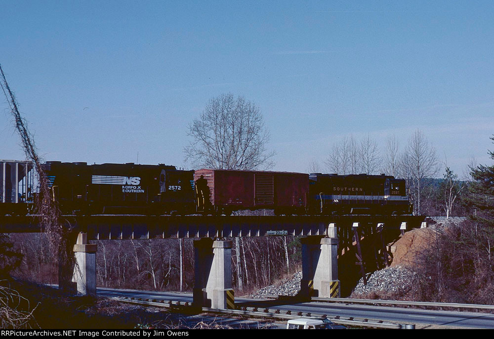 Crossing the I-85 bridge, just west of Blacksburg.