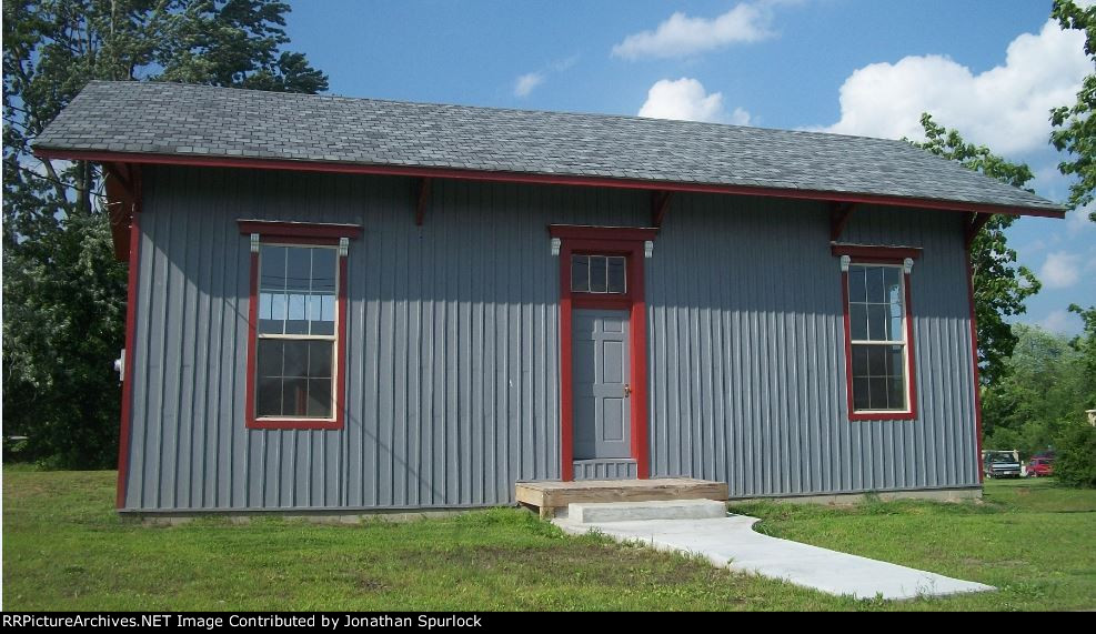 South wall of ex-Alton depot, 