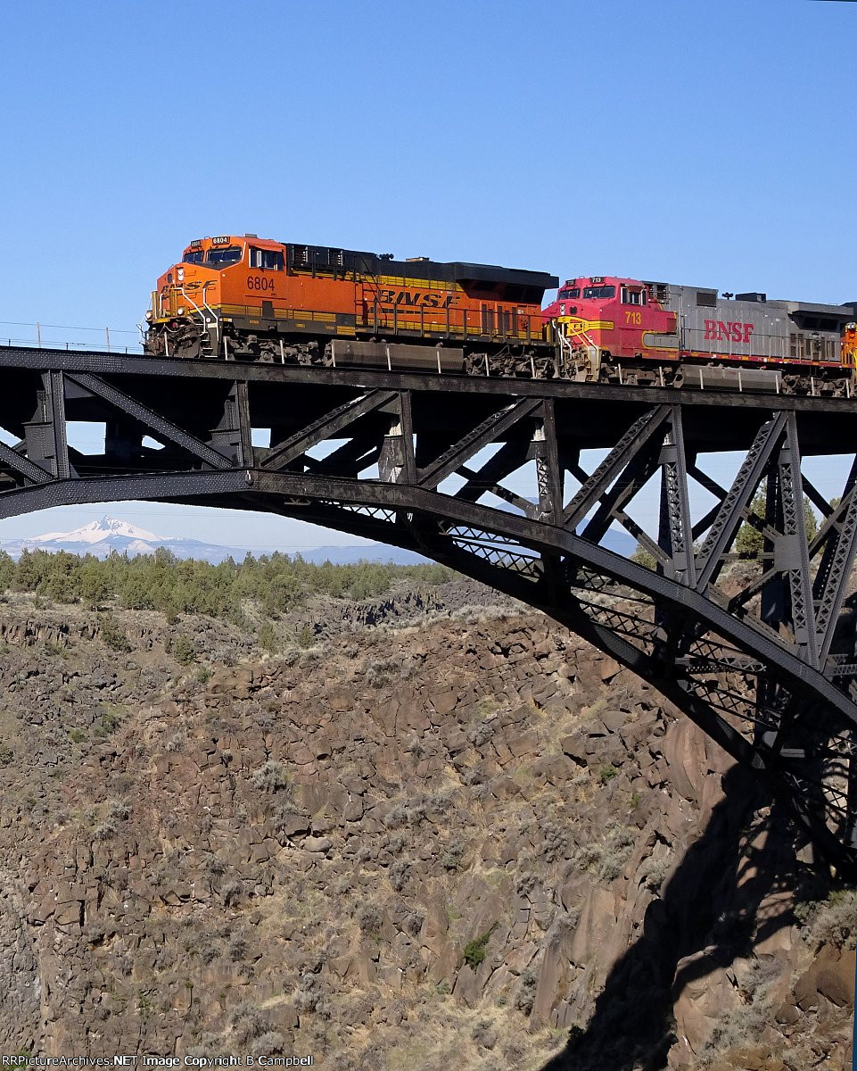 BNSF 6804-BNSF 713