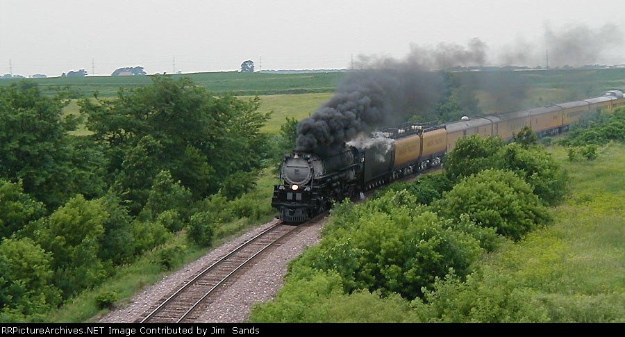 UP 3985 on way to Boone