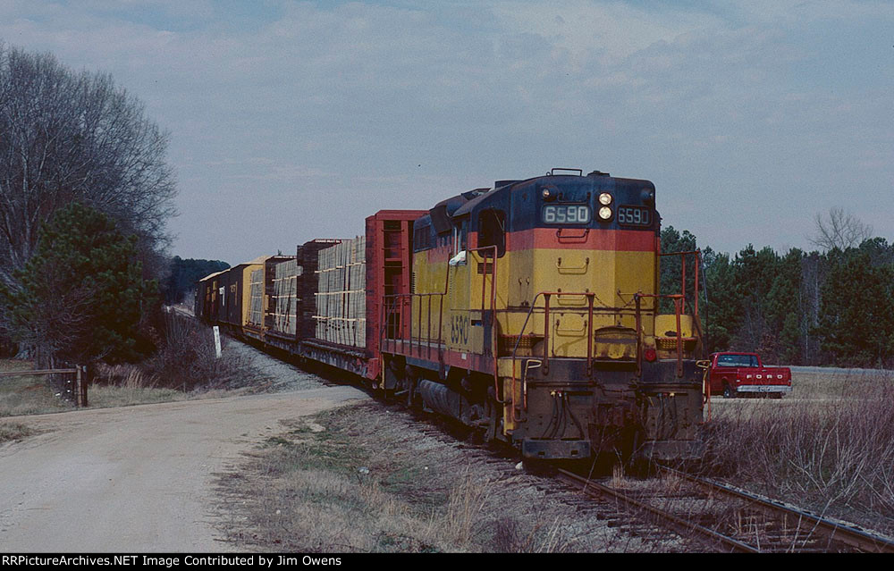 Georgia Eastern 6590 leaving for Barnett.
