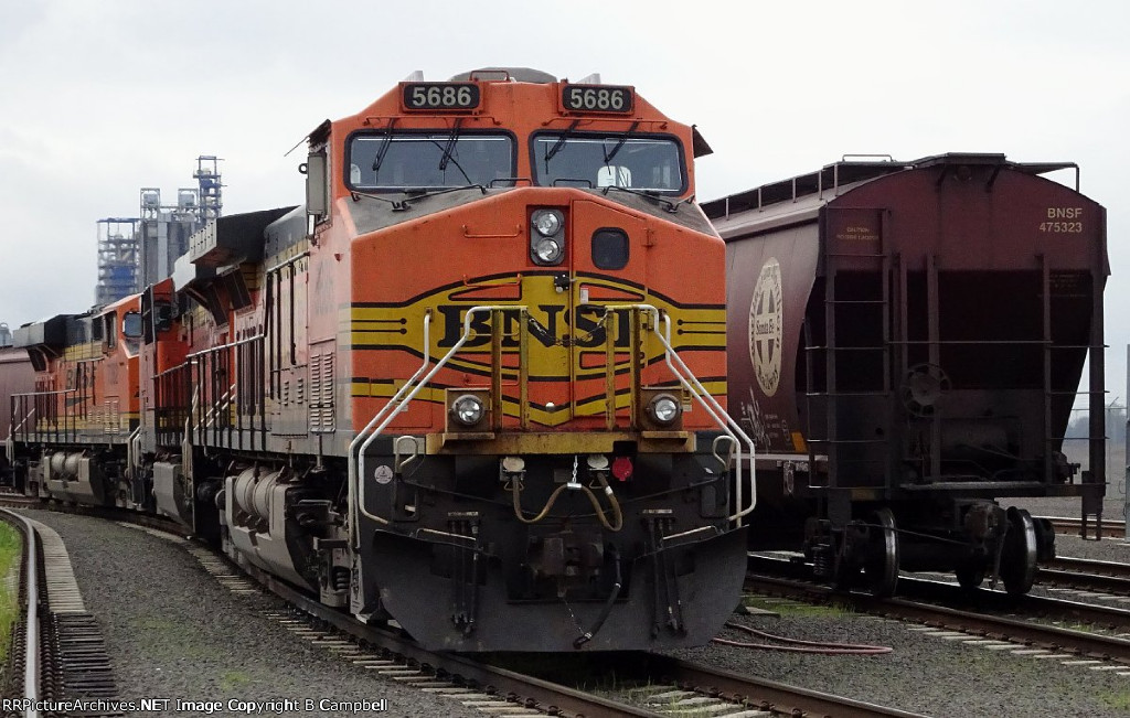 BNSF 5686