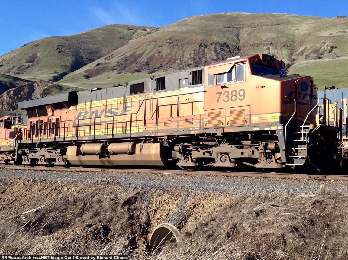BNSF 7389