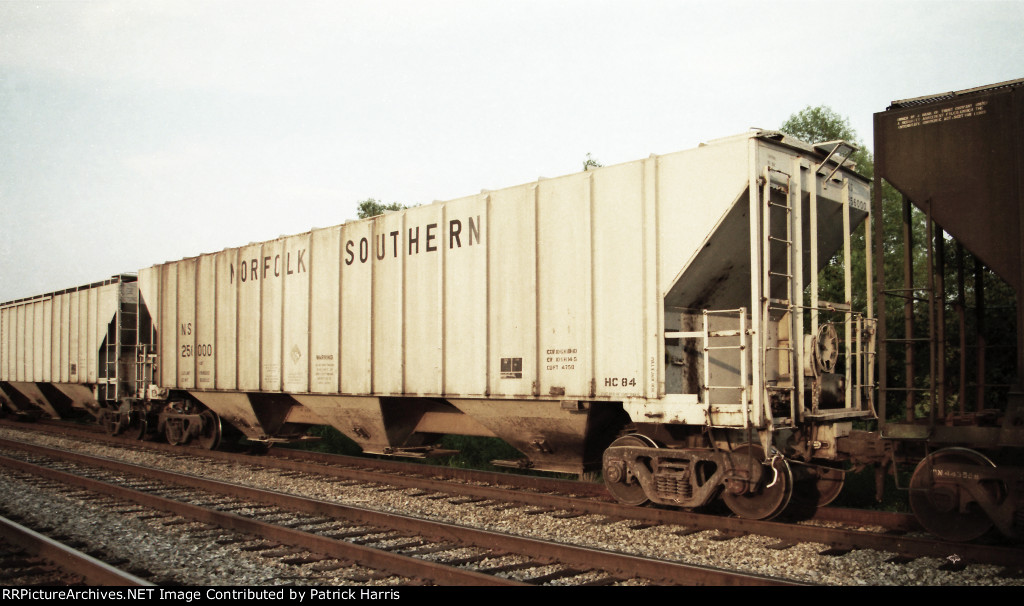 NS 256000 HC84 3-bay covered hopper on the NS in Meridian MS in the early evening Summer 2000