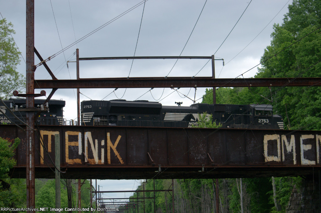 NS SD70M-2 2753 leads 24K