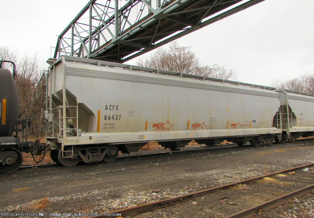 ACFX 66437 under the footbridge