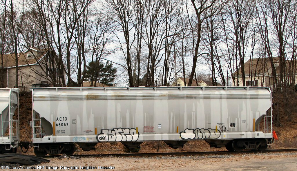 ACFX 68057 carrying the rear marker