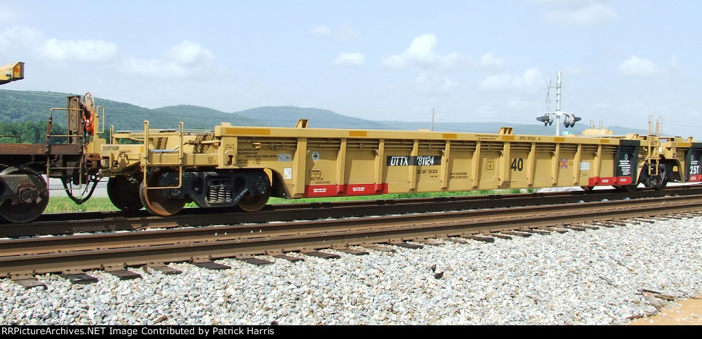 DTTX 781124A 40 5-unit well car with no load on the NS at Paint Rock AL 08-23-2014