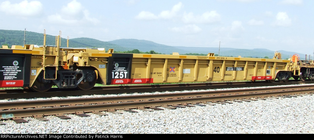 DTTX 781124B 40 5-unit well car with no load on the NS at Paint Rock AL 08-23-2014