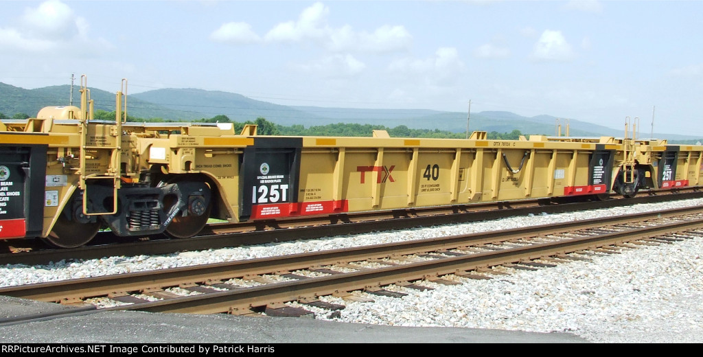 DTTX 781124C 40 5-unit well car with no load on the NS at Paint Rock AL 08-23-2014