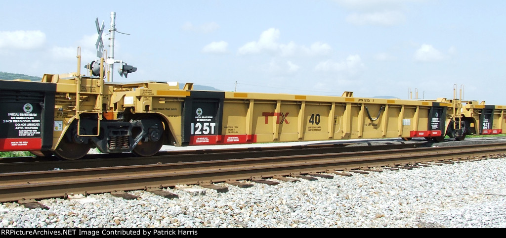 DTTX 781124E 40 5-unit well car with no load on the NS at Paint Rock AL 08-23-2014