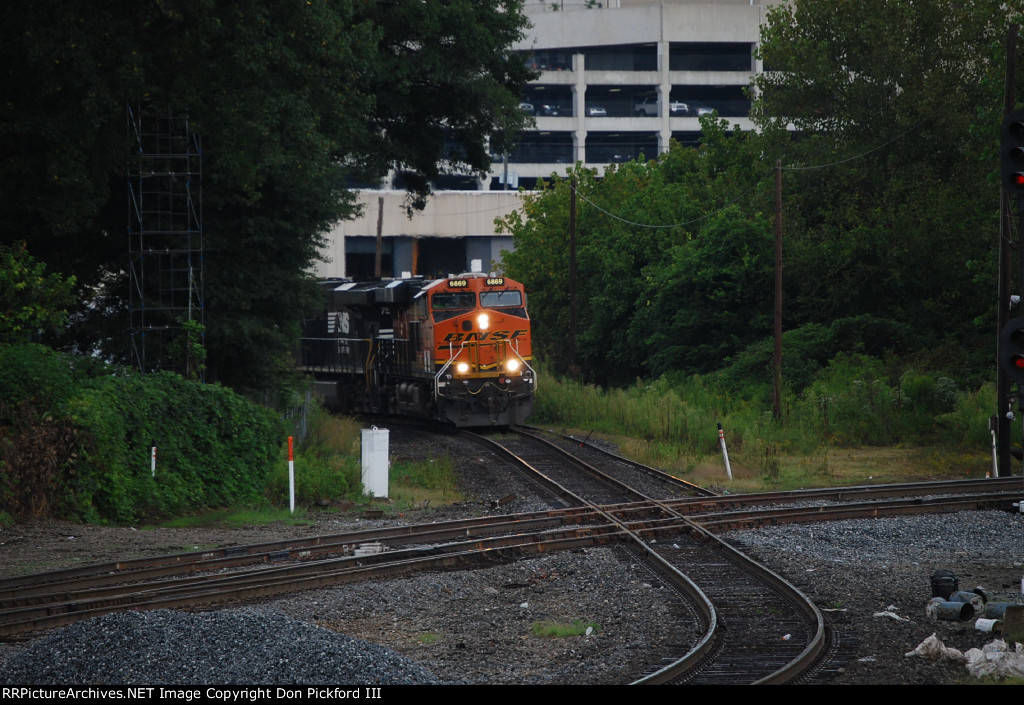 BNSF 6869