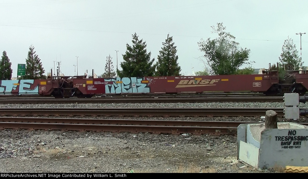 NB Manifest Frt entering Balmer Yard from South lead tracks-51