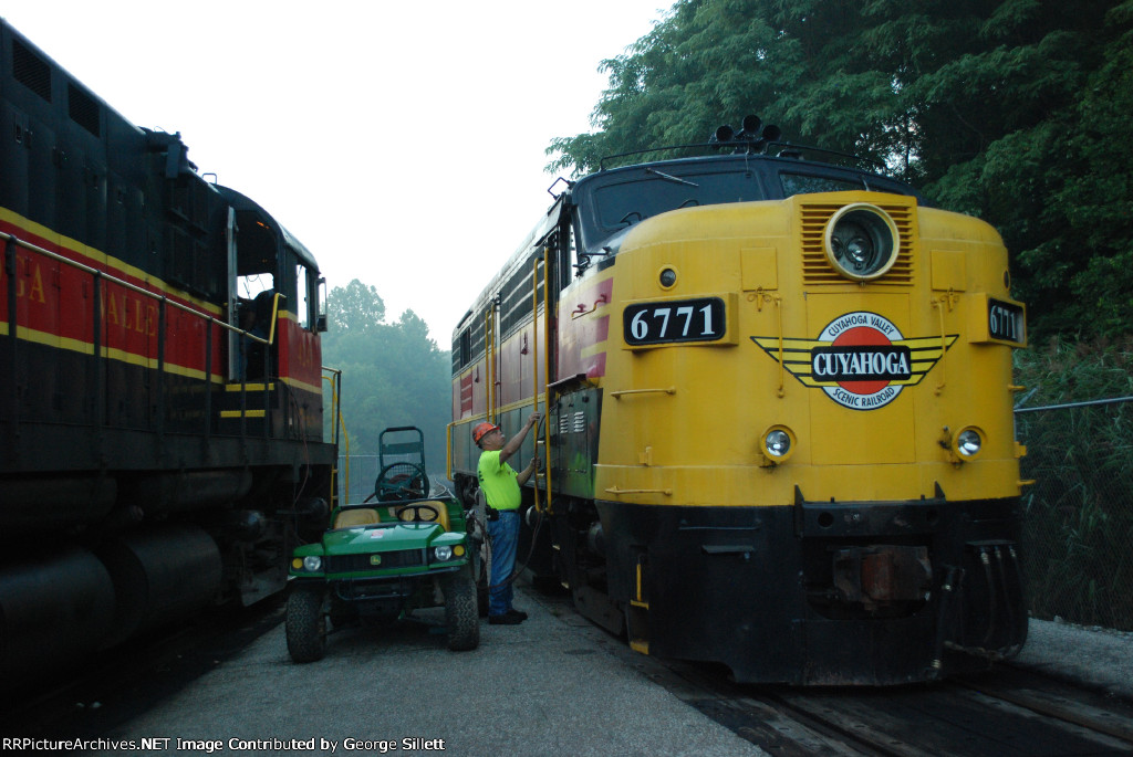 4241 tries to give 6771 a jump start(did not work)