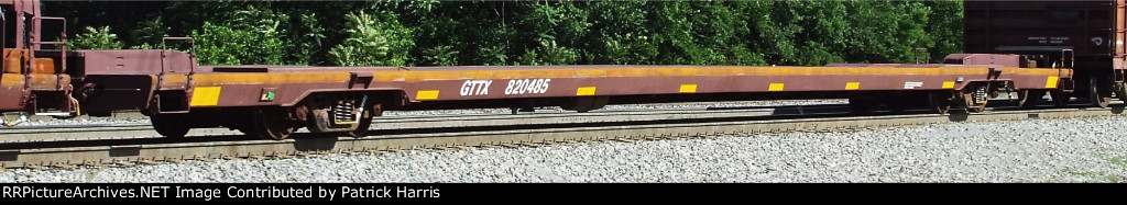 GTTX 820485 X-ETTX 820485 de-racked 89-foot 4-inch flat car at the ...