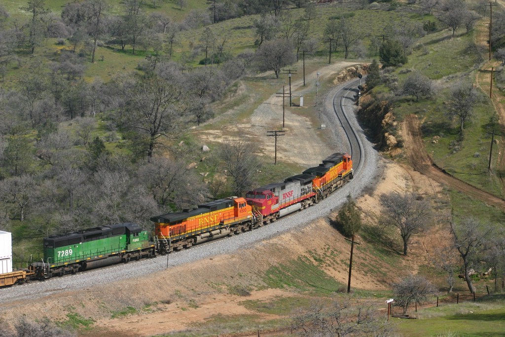 BNSF winds around Burtons Curve
