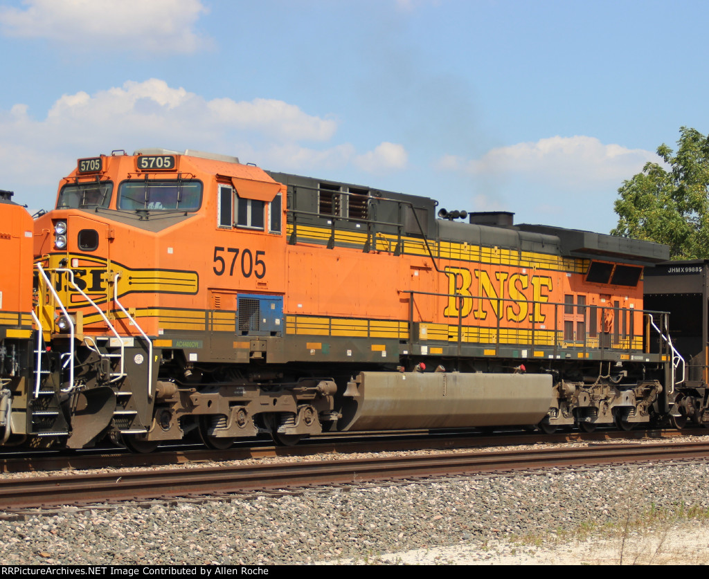 BNSF 5705