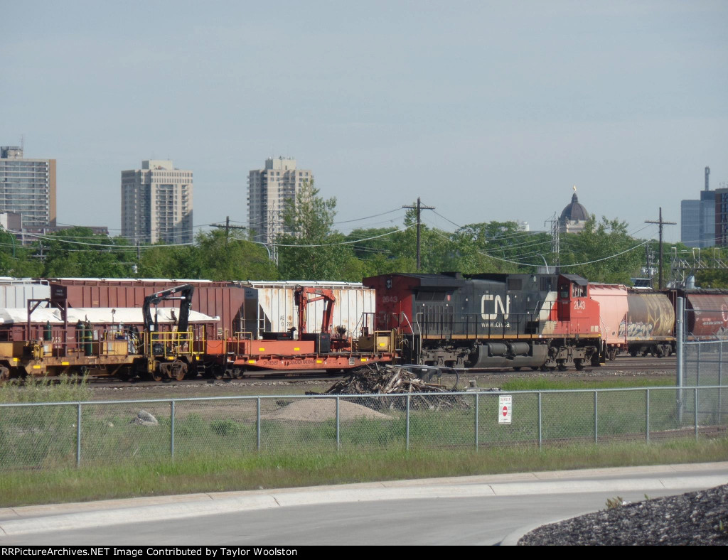 CN 2643 on Work Train