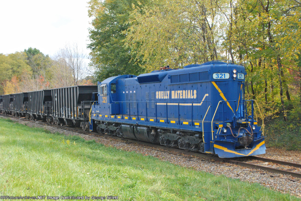 My catch of the trip as This Former DM&IR SD18m now spends its days switching Shelly Materials. Local Railfans nickname this engine Flash. 