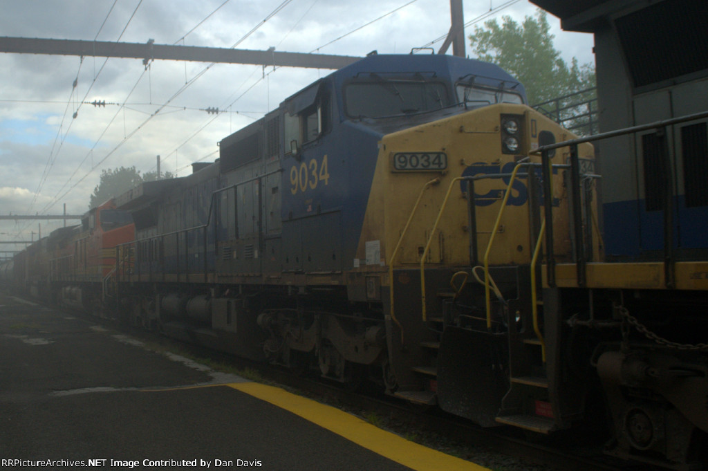 CSX C40-9W 9034 trails on K042