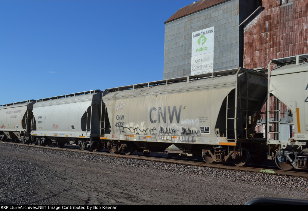 CNW 437211