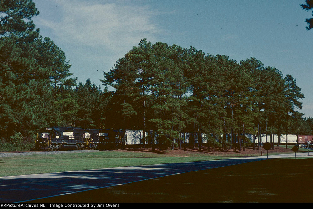 NS local #67 heads west in front of Millikens Pendleton Finishing Plant.