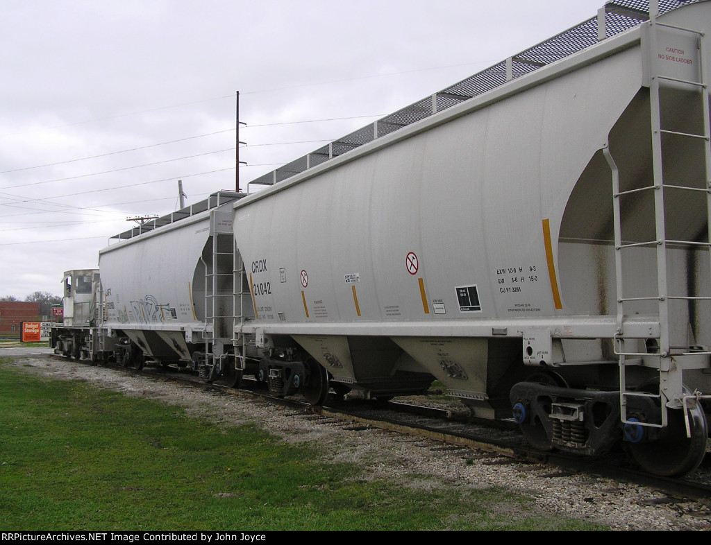Unnumbered Lafarge GE 45-ton engine switches Lafarge North America's West Des Moines Cement Terminal