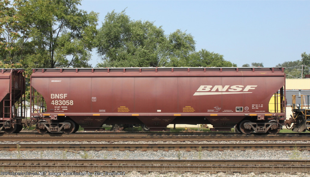 BNSF 483058