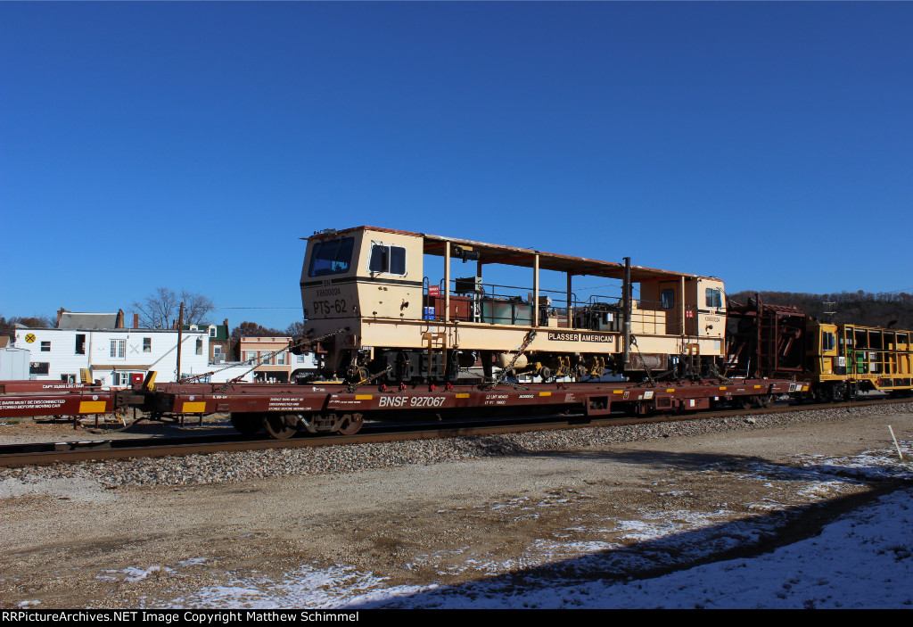 BNSF MoW Flat - Loaded