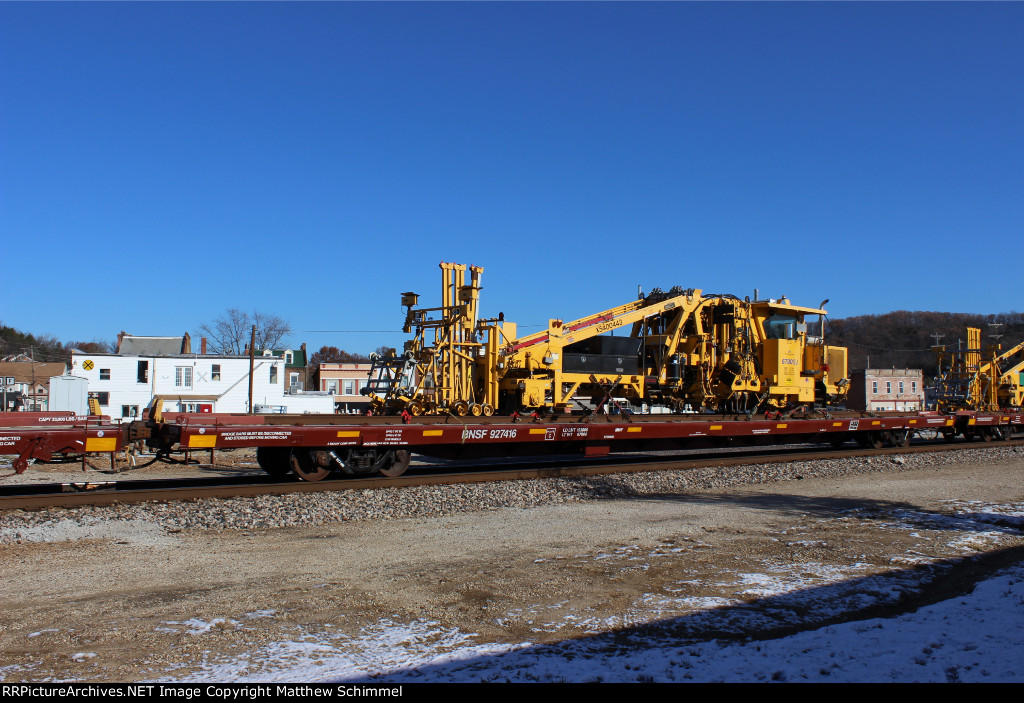 BNSF MoW Flat - Loaded
