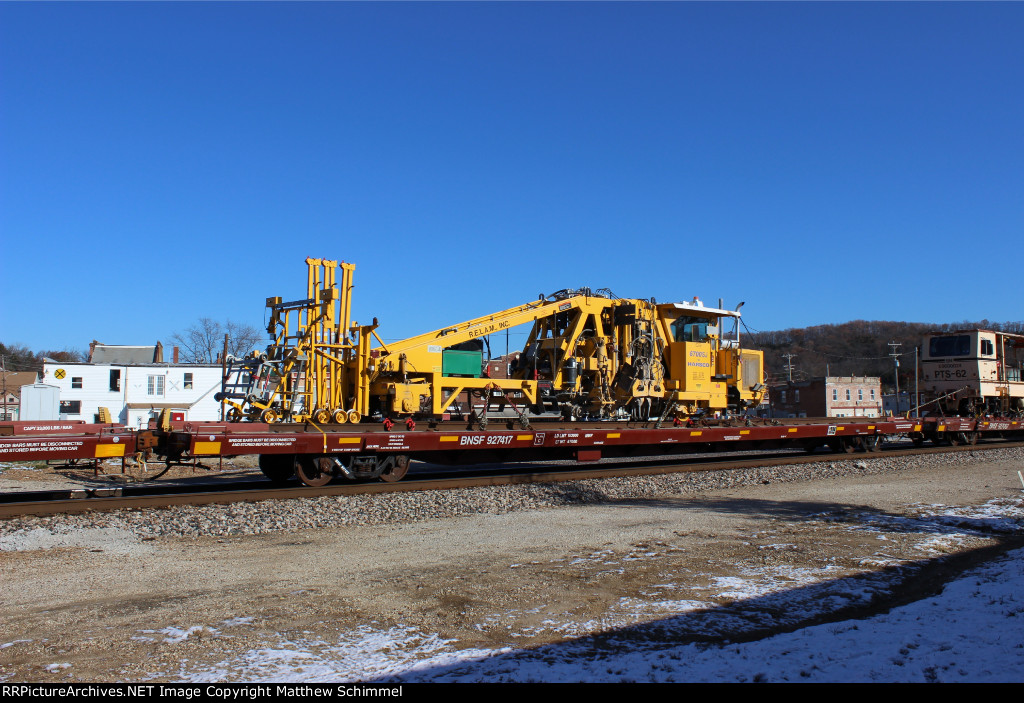 BNSF MoW Flat - Loaded