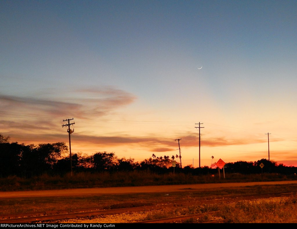 La Feria Team Track at dusk