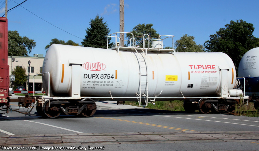 DUPX 8754 - Du Pont de Nemours & Co