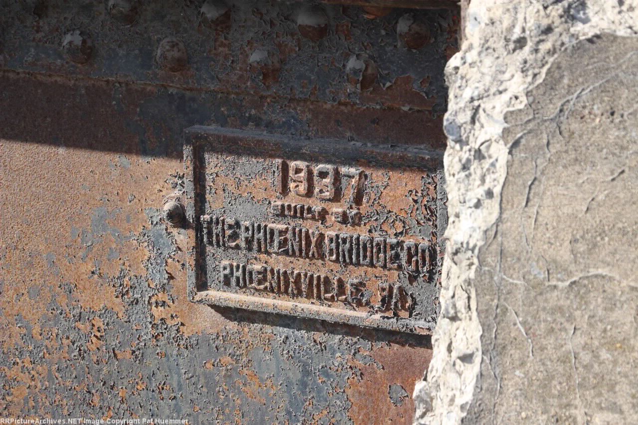 Bridg plate on the highway overpass
