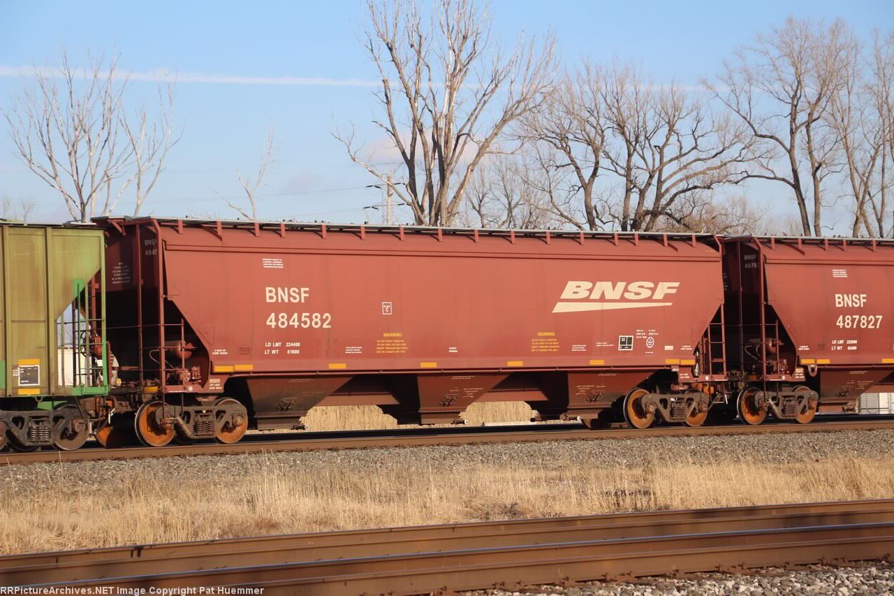BNSF 484582