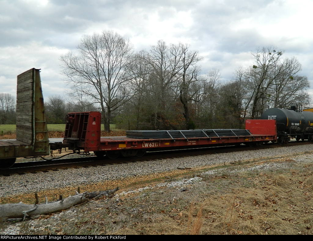 LW 62171 (BULKHEAD FLATCAR) with steel plate load