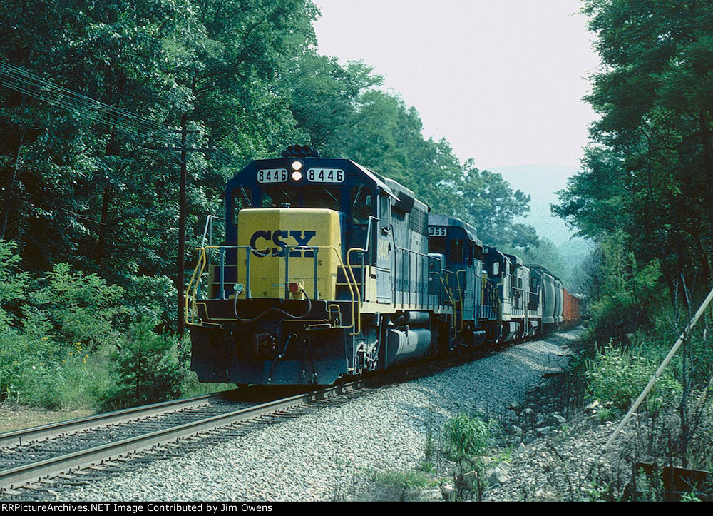 Train #696 rolling throuh North Cove